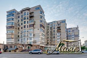 Четырехкомнатная квартира в элитном новострое.