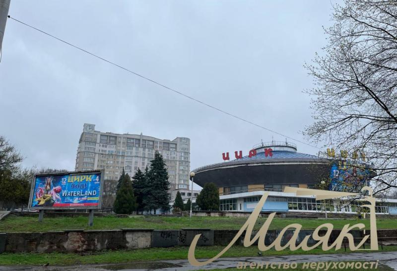 Продаж їдальні, два поверхи,634 к.м. вул. В.Зайцева, Цирк