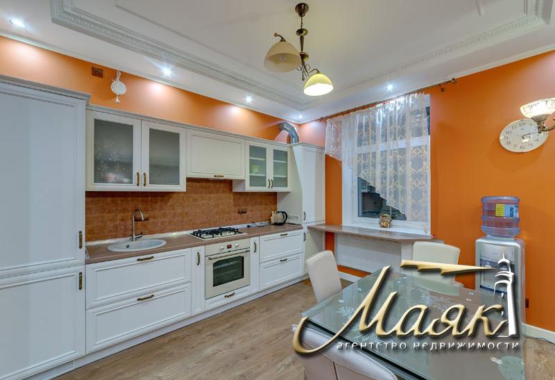 Двухуровневая квартира в ЖК "Ренессанс".