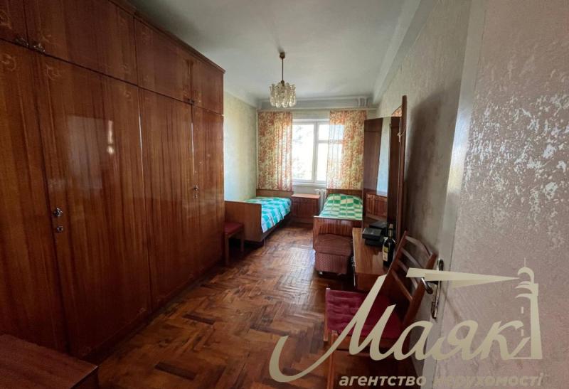 продам 2-к.кв.Правий берег,вул.Щаслива,Правобереж.ринок