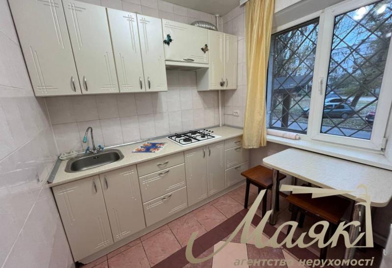 продам 2-к.кв.Осипенковский мкрн. ул. Зестафонская