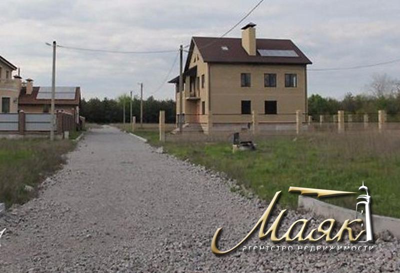 Участок в лесу.